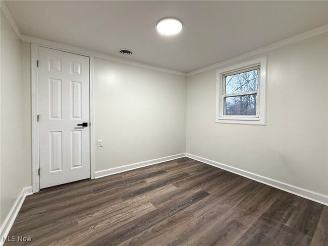 Building Photo - 11370 Parkside Ave NE