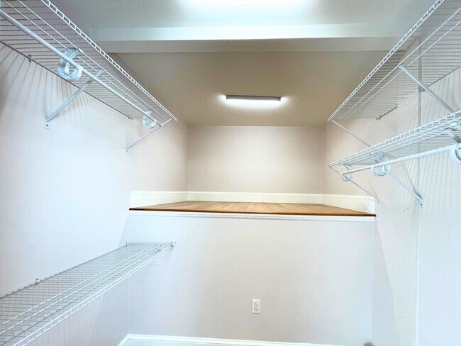 Building Photo - 12 Briggs St