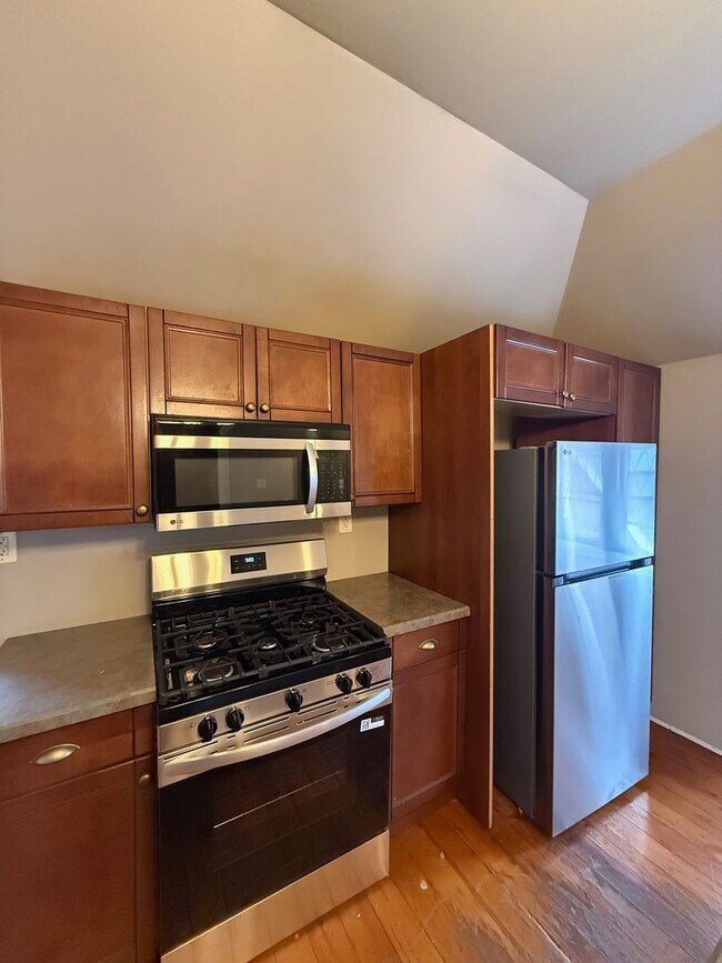 Building Photo - 409 Grand St