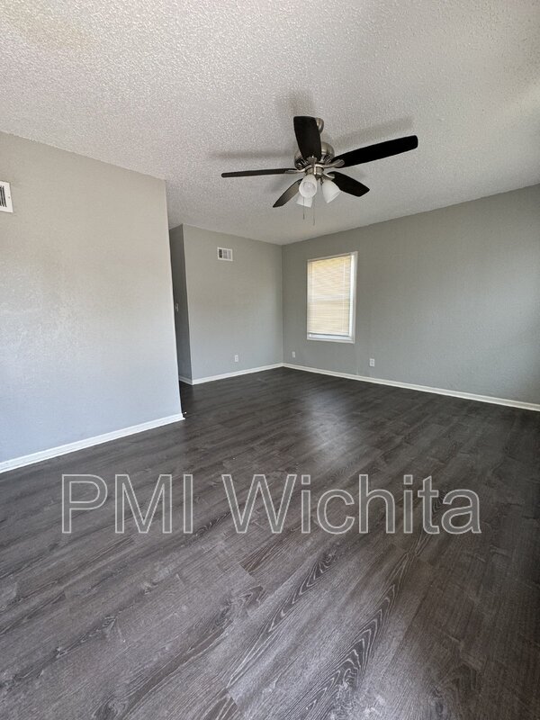 Building Photo - 2359 N Estelle St