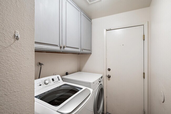 Building Photo - 4329 E Cherokee St