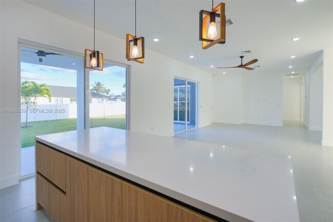 Building Photo - 5 SW 26th Pl