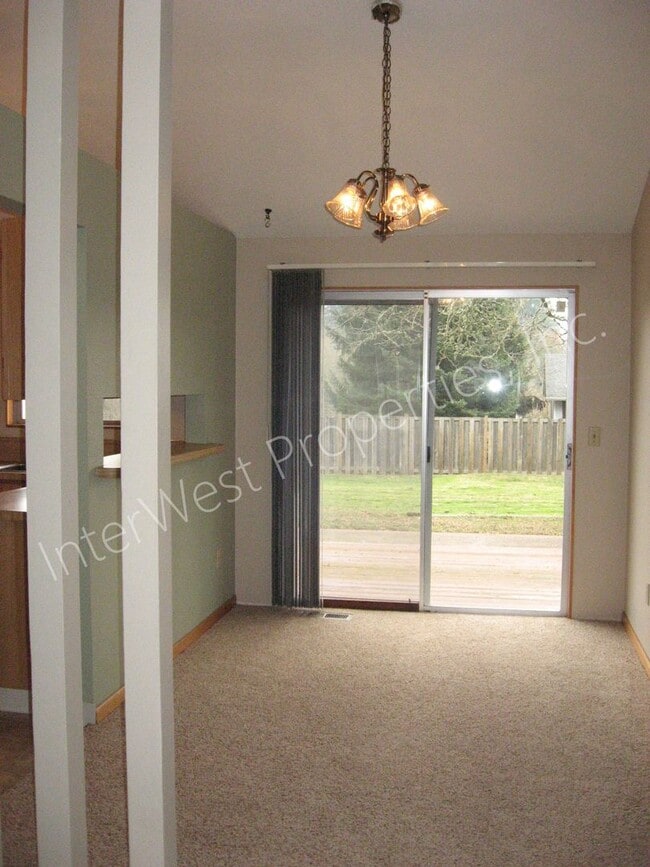 Building Photo - 3 Bed 2 Bath Beaverton Home with big backyard, storage shed, A/C and fireplace!!