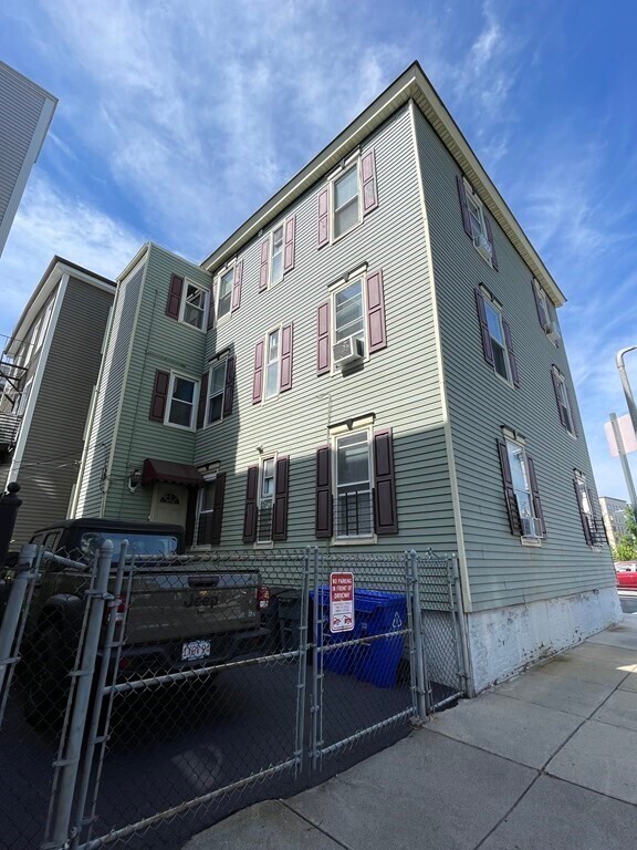 Building Photo - 117 Boston St