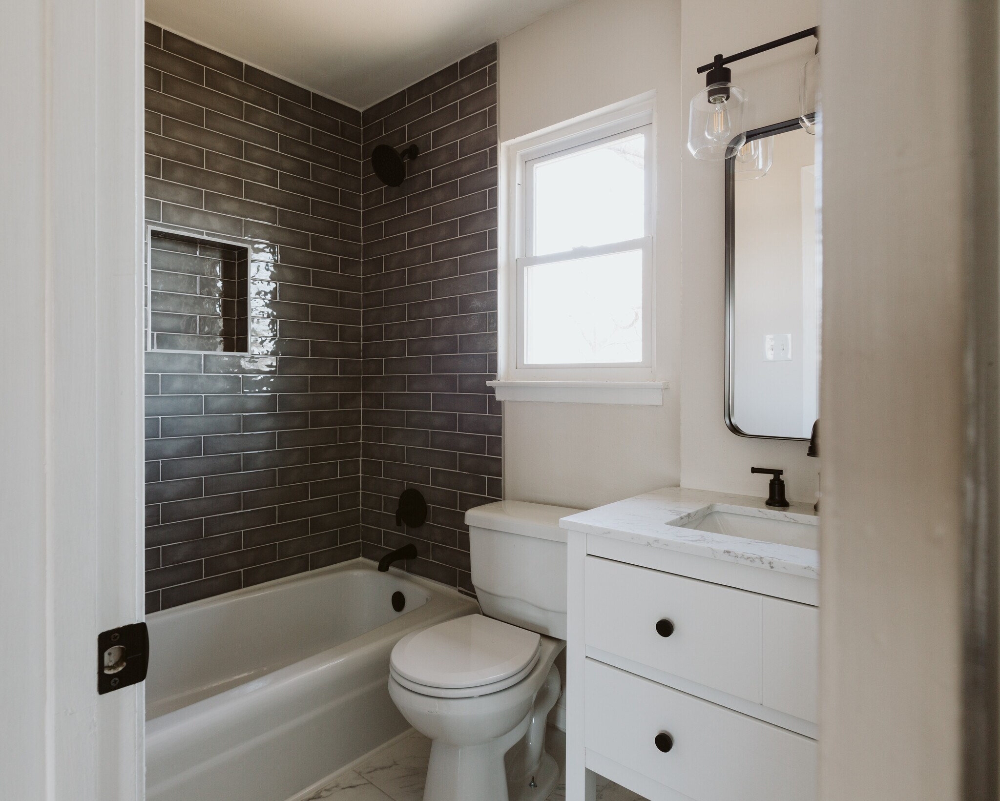 Building Photo - 1402 Fairfield Dr