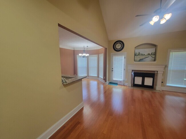 Building Photo - 1010 Barrett Dr
