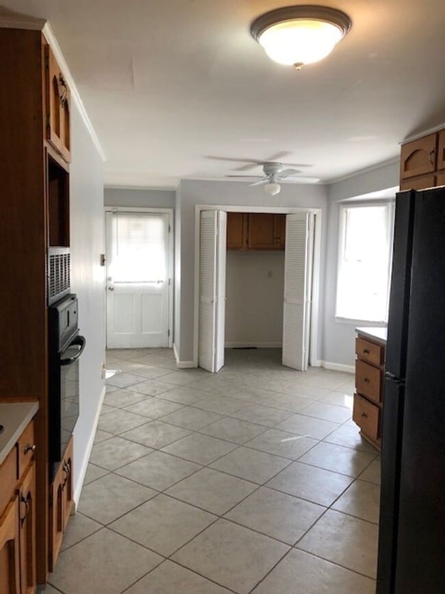 Building Photo - 1705 4th Pl NW