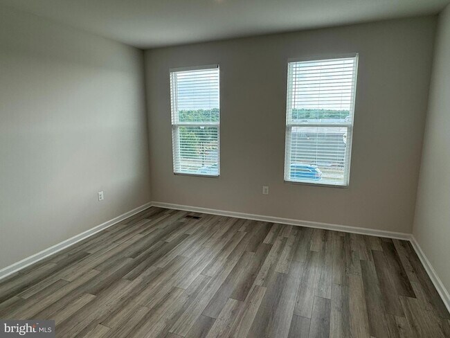 Building Photo - 147 Presidents Pointe Ave