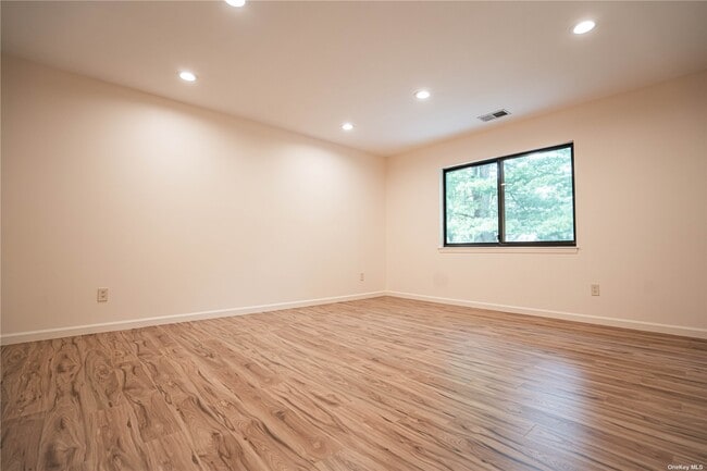 Building Photo - 30 Club Dr S