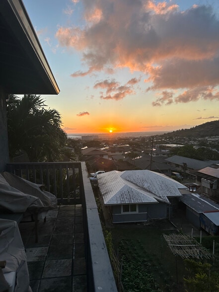 Building Photo - 1574 Wailele St