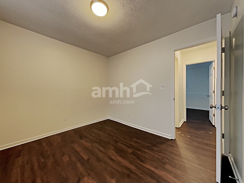 Building Photo - 770 Kingston Cir