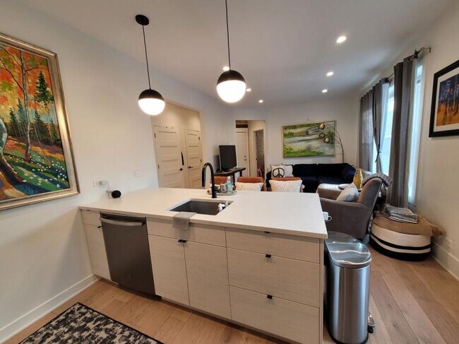 Building Photo - 2 bedroom in Chicago IL 60640