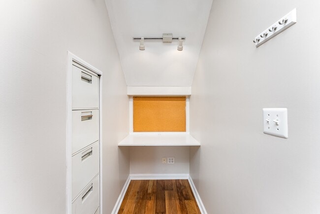 Building Photo - 306 Crosscut Dr