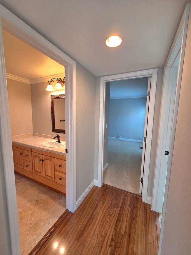 Building Photo - Spacious 3 bedroom 2 bath townhome for rent in Crow Canyon Country Club
