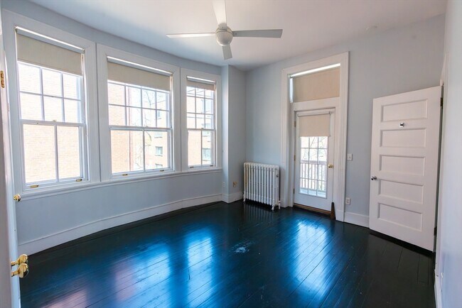 Building Photo - 371 Harvard St