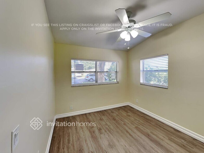 Building Photo - 3211 SW 64th Terrace
