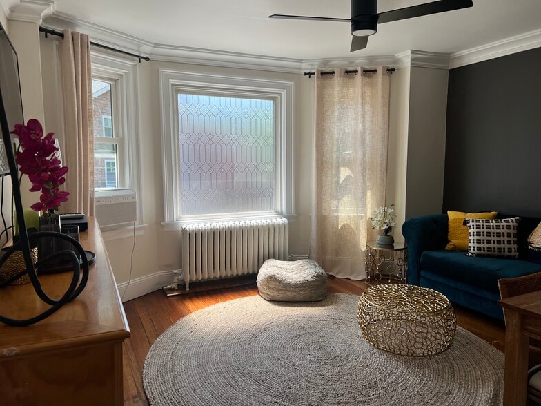 Building Photo - 13 Brinley St