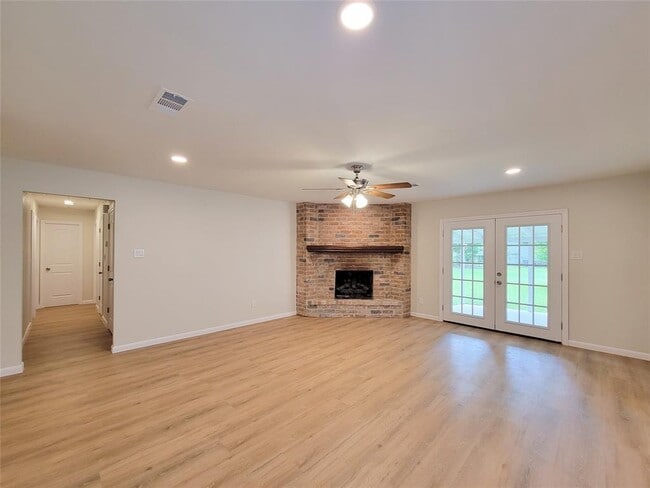 Building Photo - 25911 Maplewood Dr