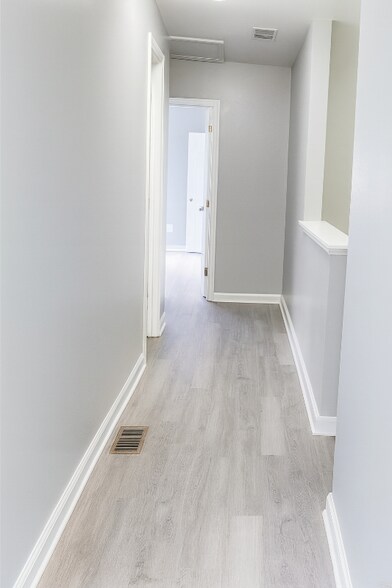 Building Photo - 419 Wild Oak Dr