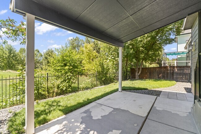 Building Photo - 552 E Whitney Ct