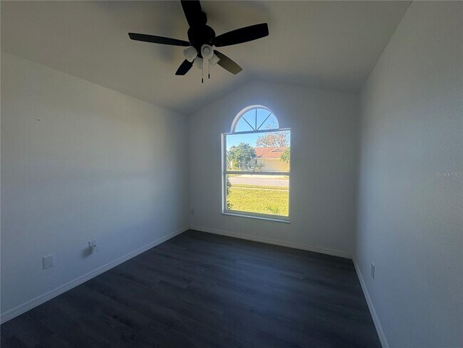 Building Photo - 215 Hollowbrook Cir