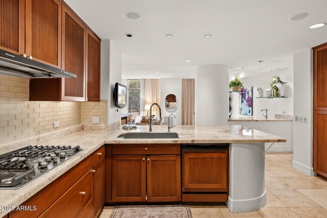 Building Photo - 2402 E Esplanade Ln