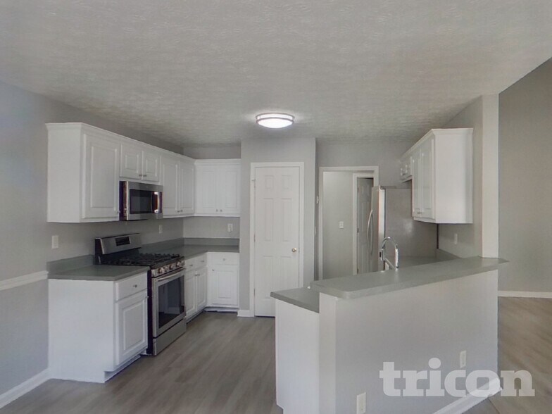 Building Photo - 210 Pebble Creek Dr