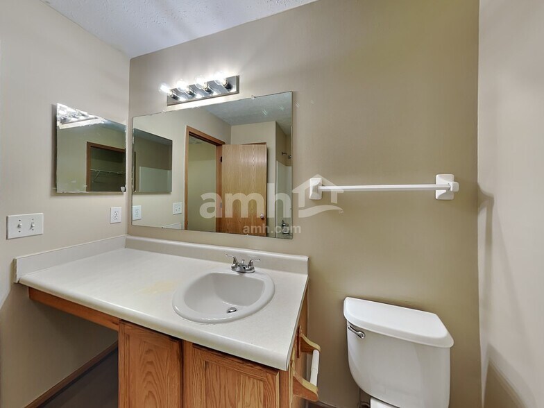 Building Photo - 3939 Eastrise Dr