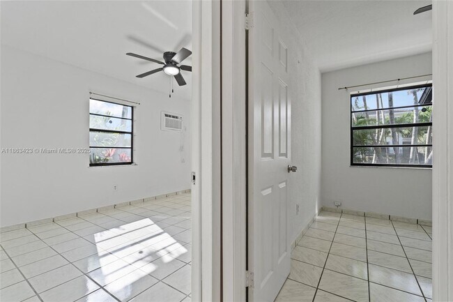 Building Photo - 5973 SW 41st St