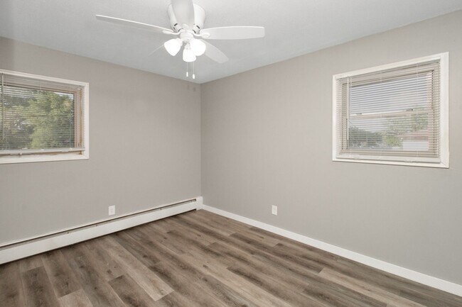 Building Photo - $200 off of 1st months rent if rented by 1...