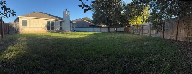 Building Photo - AVAILABLE NOW!