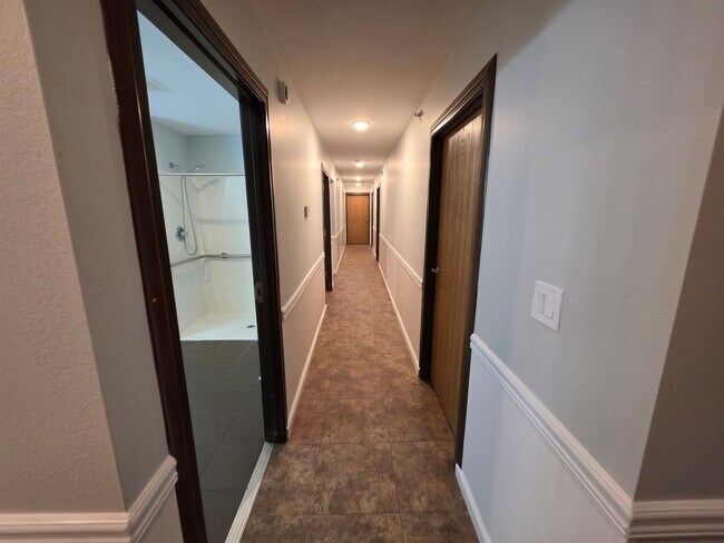Building Photo - 1125 Latigo Dr
