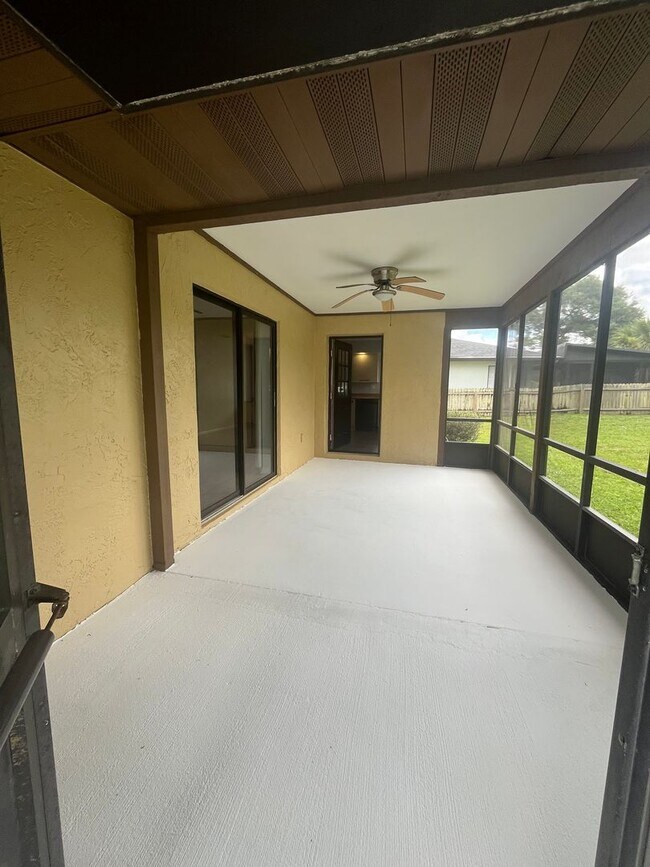 Building Photo - Super Cute 3bd 2bath! FENCED IN YARD !