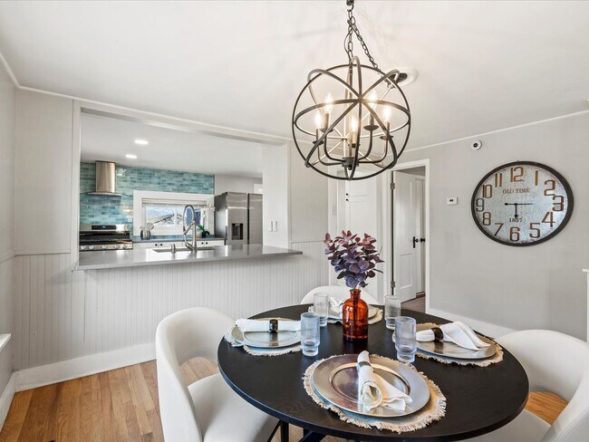 Building Photo - Charming Updated Bungalow near Downtown De...