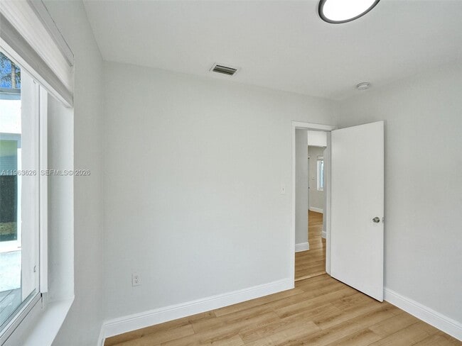 Building Photo - 1713 NE 15th Ave