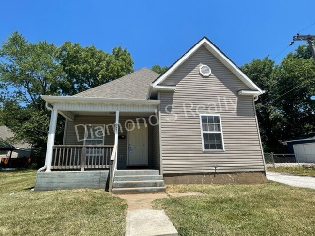 3 Bedrooms / 1 Bath! Cute and Charming Ho... - 3 Bedrooms / 1 Bath!  Cute and Charming Ho...
