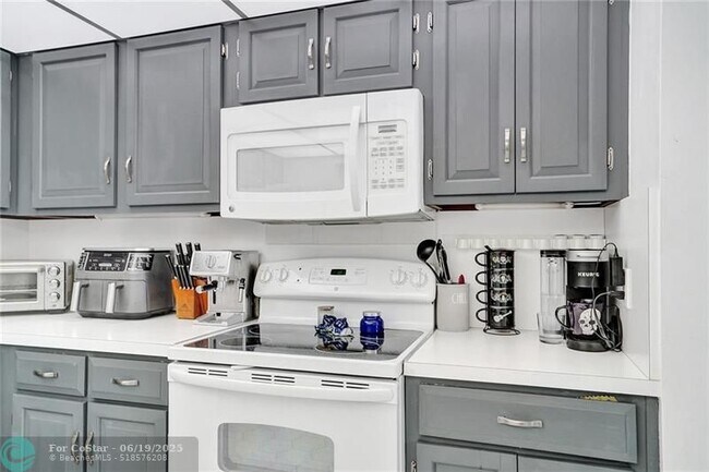 Building Photo - 1370 S Ocean Blvd
