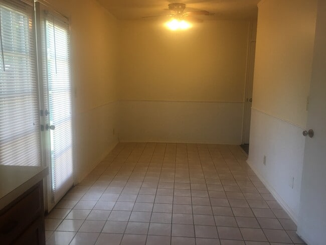 Building Photo - 3 bedroom 2 bath home in East Tulsa
