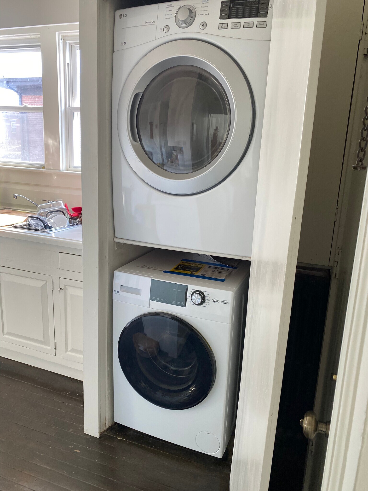 Full-size laundry - 20 Clark St