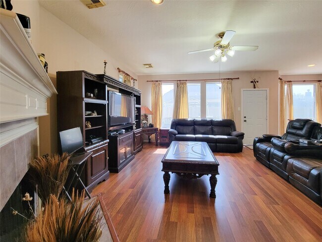 Building Photo - 8002 Weeping Willow Pl