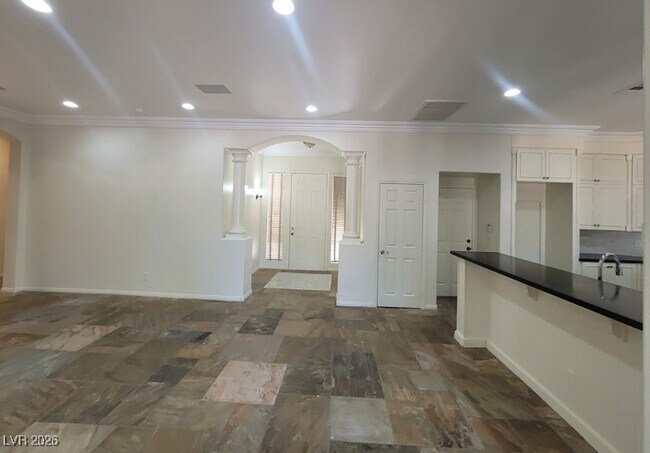 Building Photo - 9338 Wilderness Glen Ave