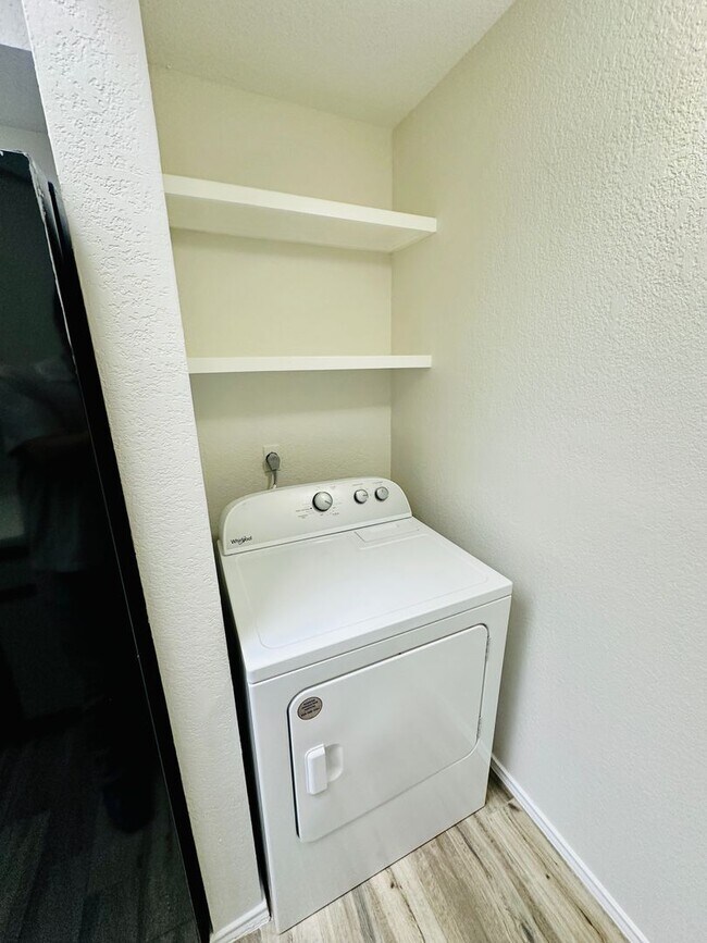 Building Photo - Charming 2 Bed 2 Bath Condo with Nature Vi...