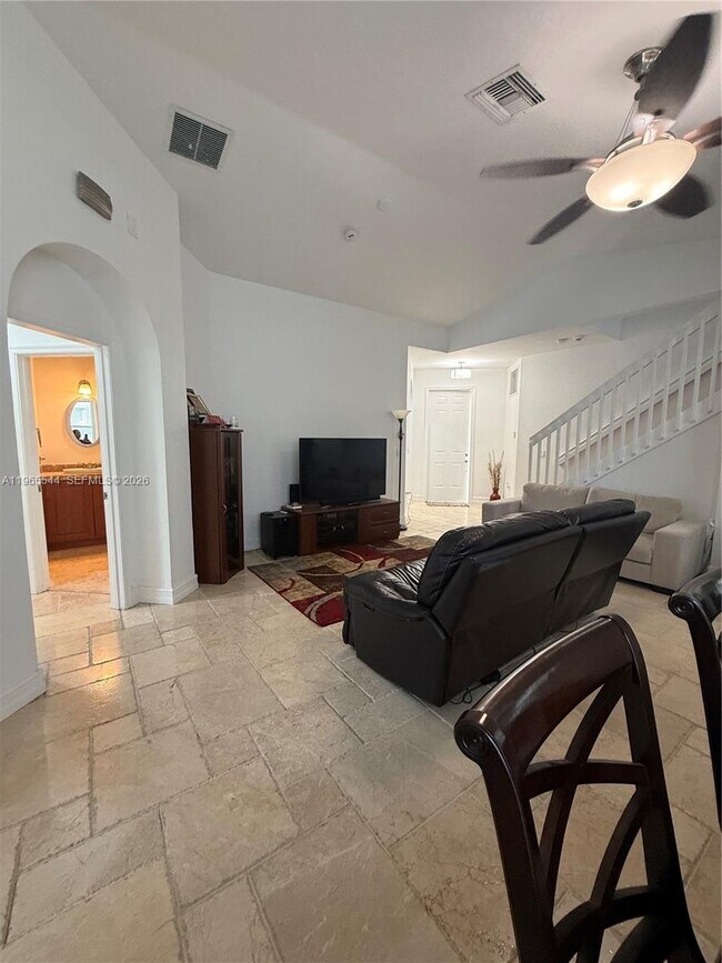 Building Photo - 3910 NE 13th Dr