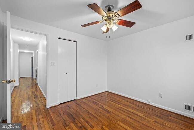 Building Photo - 1437 Towson St