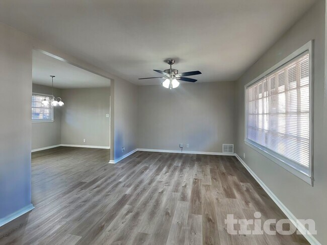 Building Photo - 4930 Sugar Creek Dr