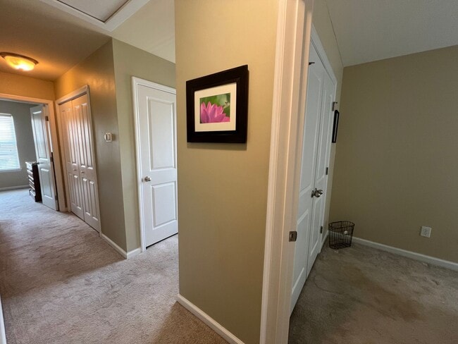 Building Photo - 3 Bedroom 4 Bath Townhouse in Bolton's Lan...