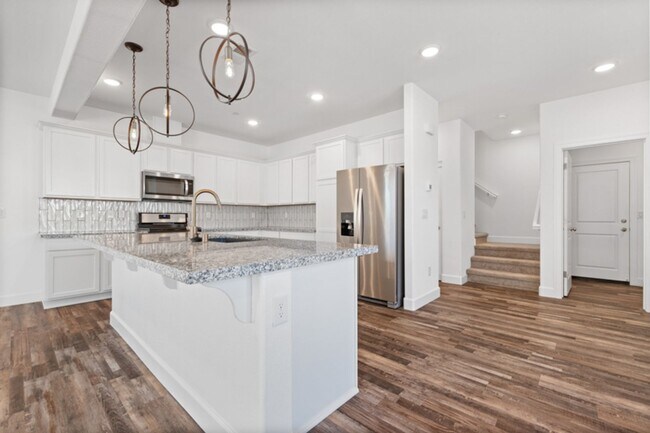 Building Photo - Beuatiful Townhome in Northwest Reno!