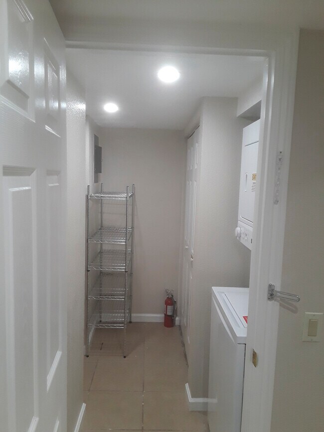Laundry Room - 2043 Altamont Rd