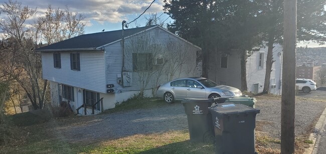 Building Photo - 806 Price St