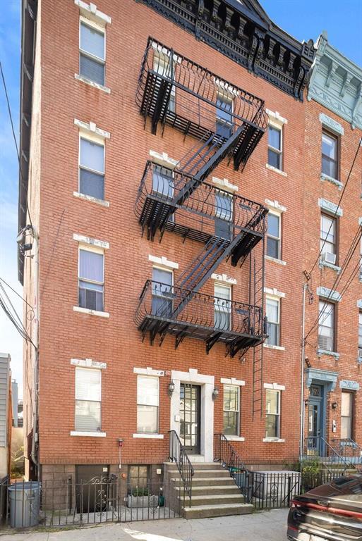 Building Photo - 395 2nd St